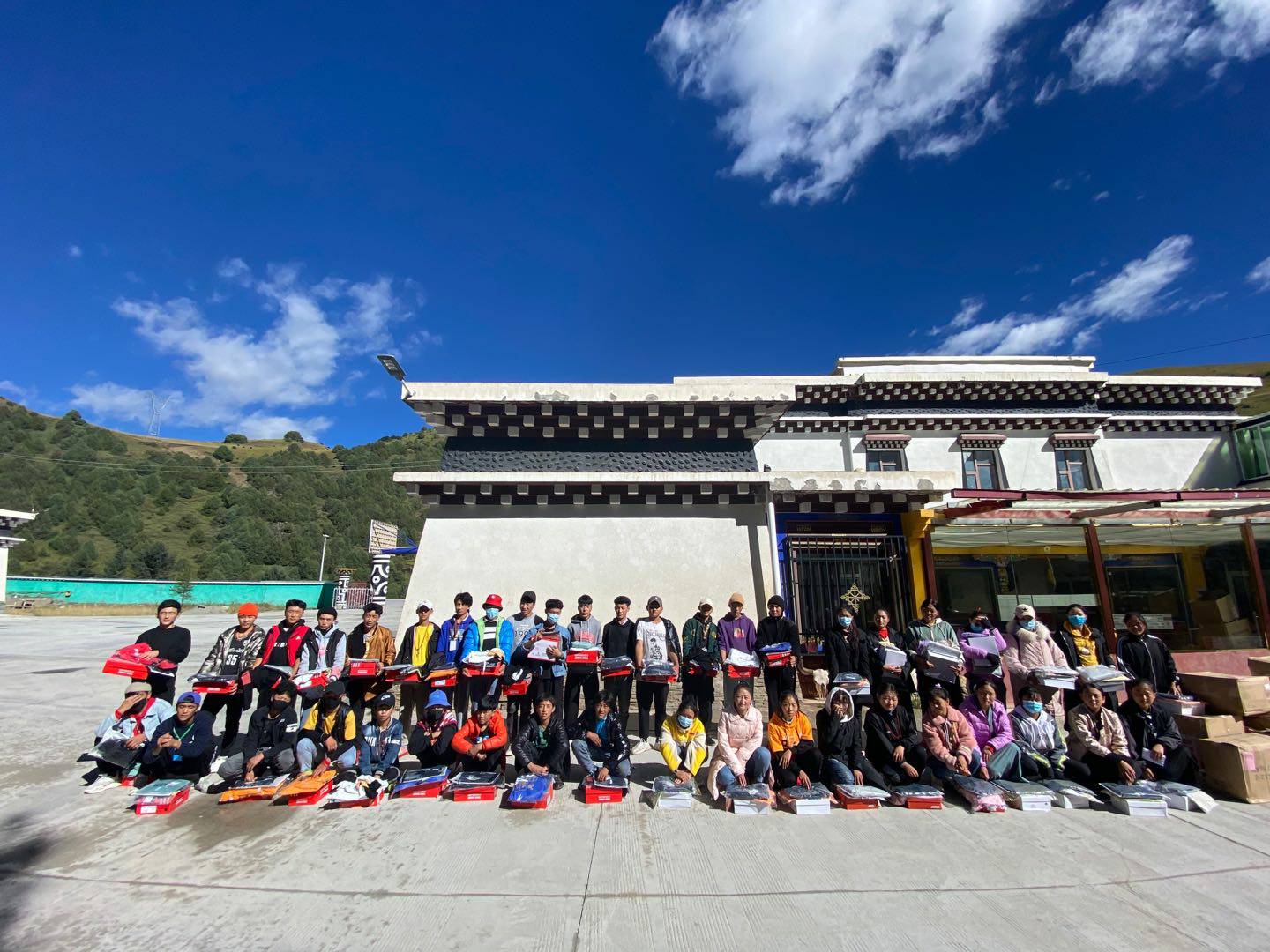 三亚袁建数据备份与恢复有限公司公益回顾丨家国同欢月同圆 温暖满载甘孜州(图8)